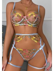 Ensemble de lingerie sexy en dentelle trois pièces de couleur bleu clair avec motif floral.