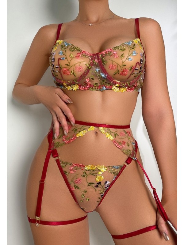 Ensemble de lingerie sexy en dentelle trois pièces de couleur rouge bordeaux, motif floral.