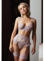 Ensemble de lingerie sexy en dentelle trois pièces de couleur rose clair avec motif floral.