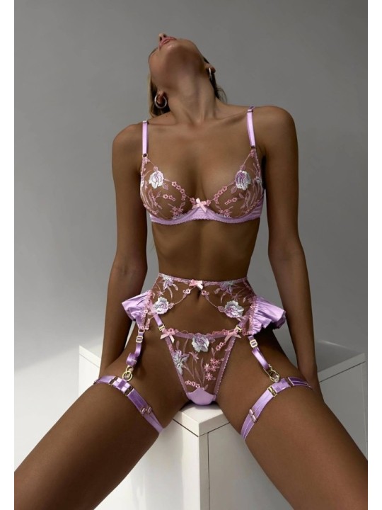 Ensemble de lingerie sexy en dentelle trois pièces avec motif floral, de couleur lilas.