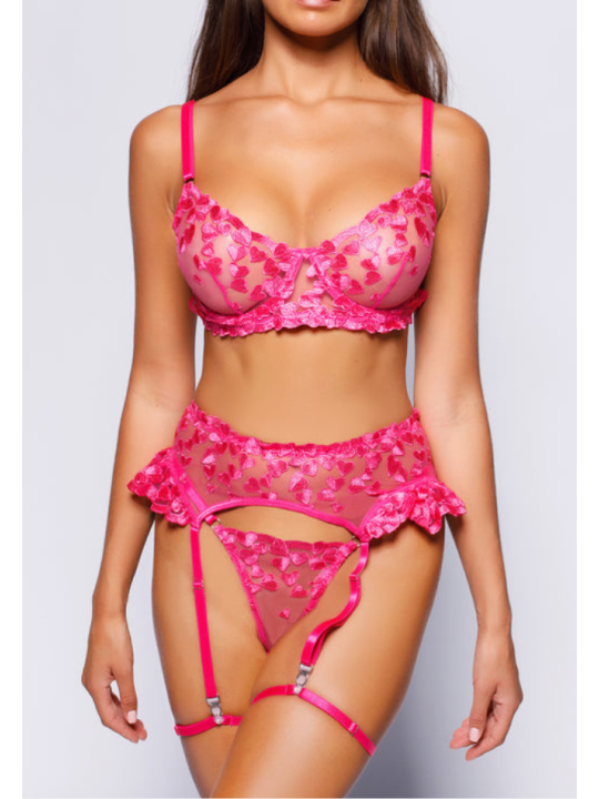 Ensemble de lingerie sexy en dentelle trois pièces de couleur rose avec motif de cœurs.