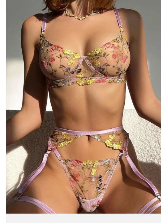 Ensemble de lingerie sexy en dentelle trois pièces de couleur rose clair avec motif floral.