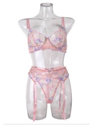 Ensemble de lingerie sexy en dentelle trois pièces de couleur rose clair avec un motif floral.