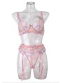 Ensemble de lingerie sexy en dentelle trois pièces de couleur rose clair avec un motif floral.