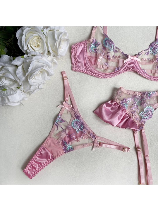 Three-piece sexy lace lingerie set in floral design, lilac color, including bra, satin suspender and adjustable panties.